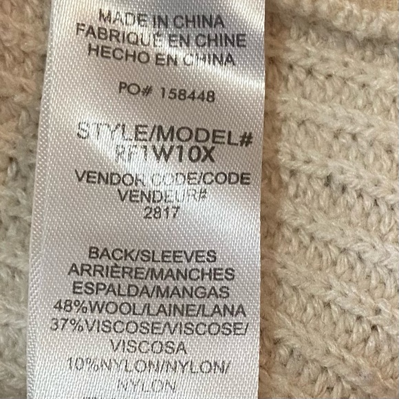 Splendid women cream fuzzy sweater knit longsleeves hoodie sweater. Size L. Used - Picture 6 of 7